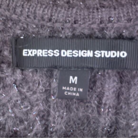 Express Design Studio Gray silver cropped sweater shirt top size medium M
b29 - Picture 2 of 4
